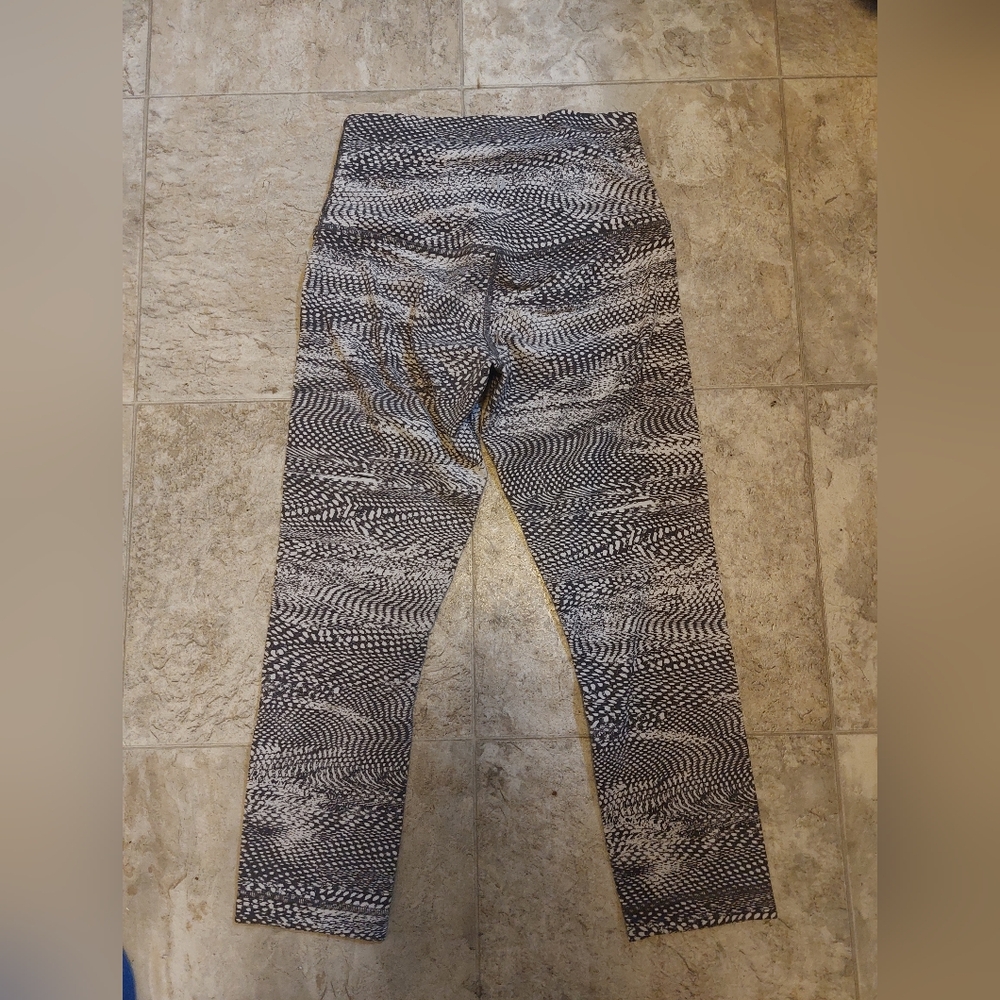 VEUC Lululemon Align Crops